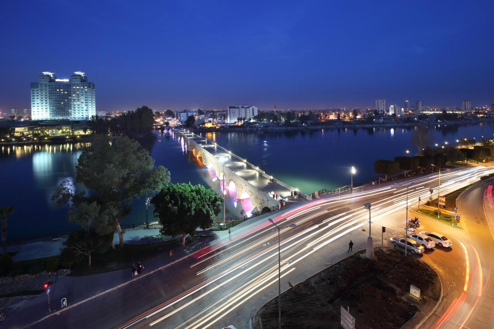 Adana Taskoeprue Hotel Exterior photo