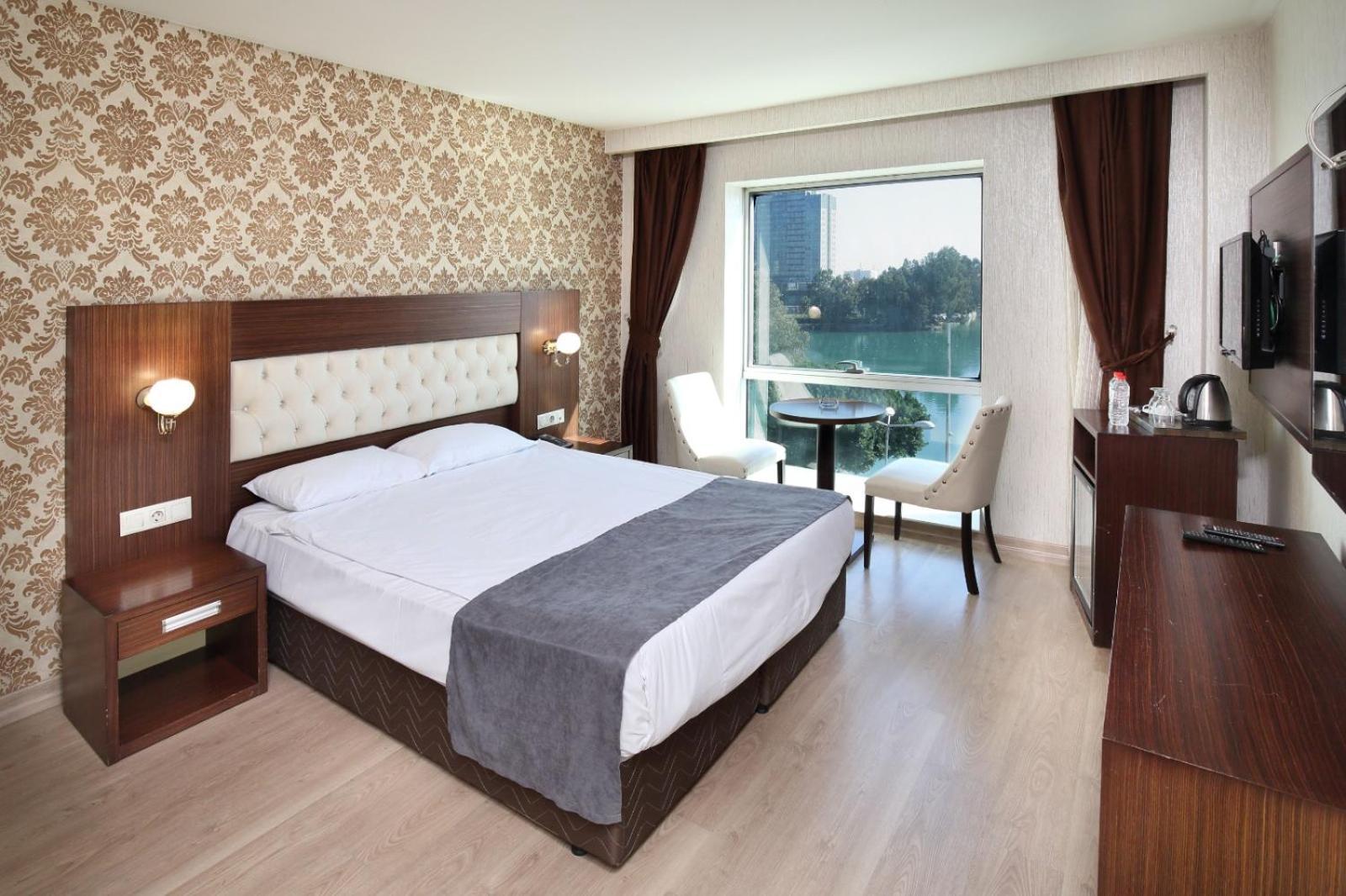 Adana Taskoeprue Hotel Exterior photo