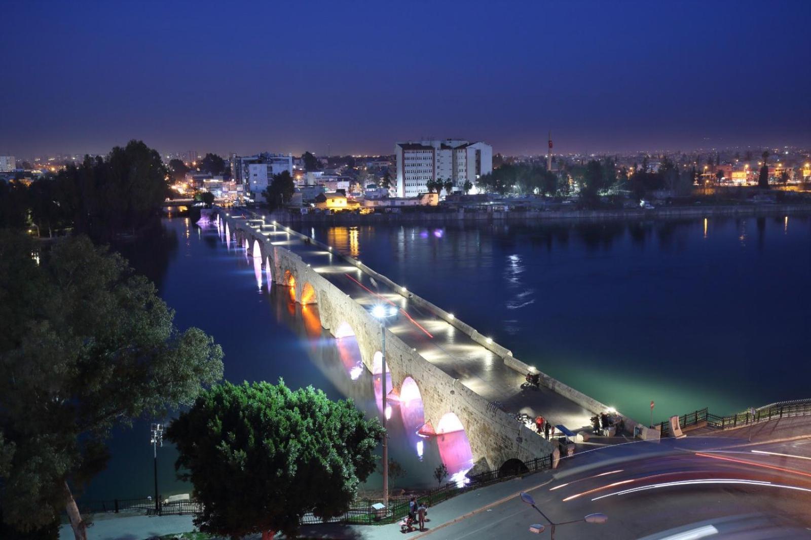 Adana Taskoeprue Hotel Exterior photo