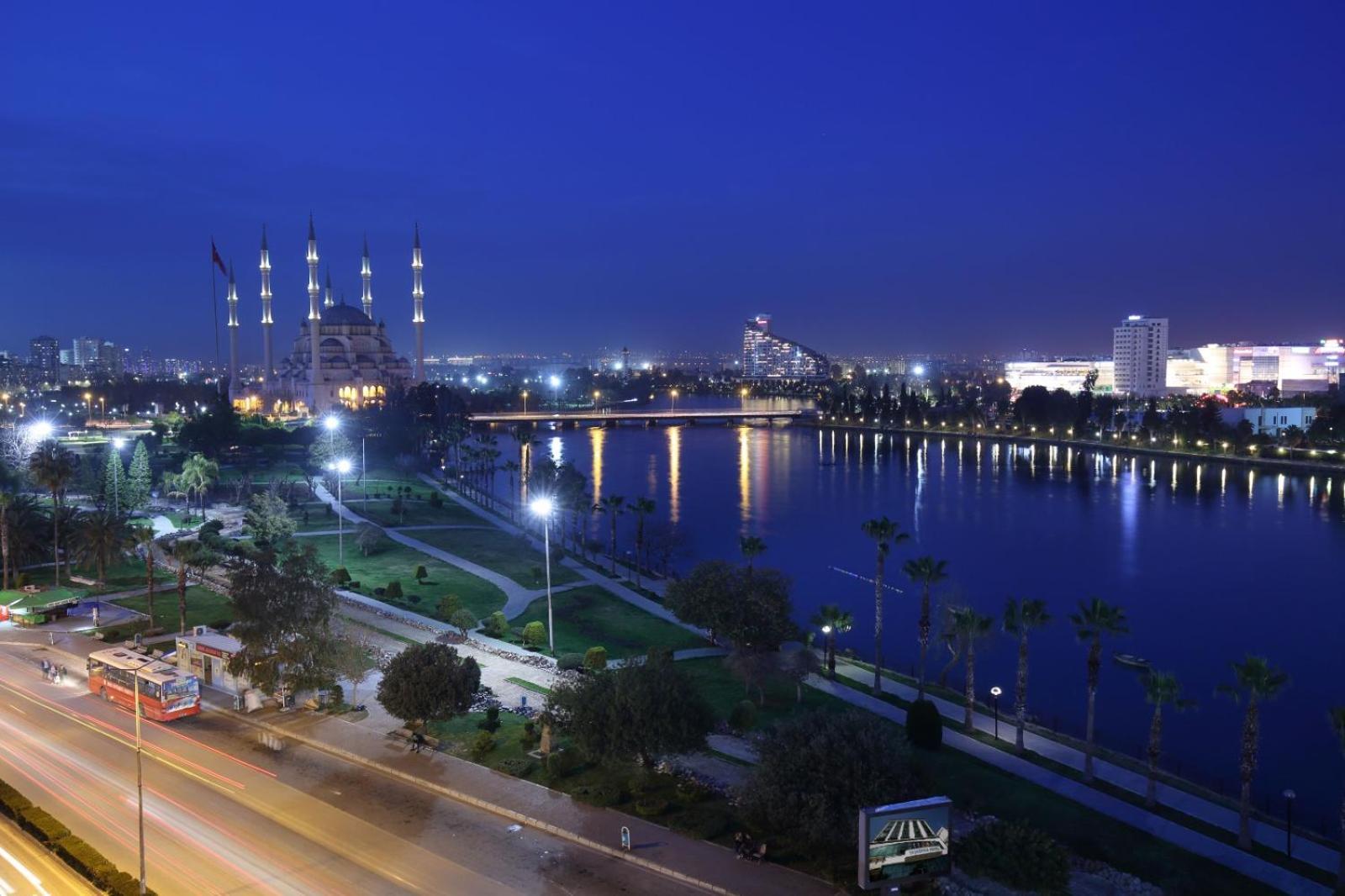 Adana Taskoeprue Hotel Exterior photo