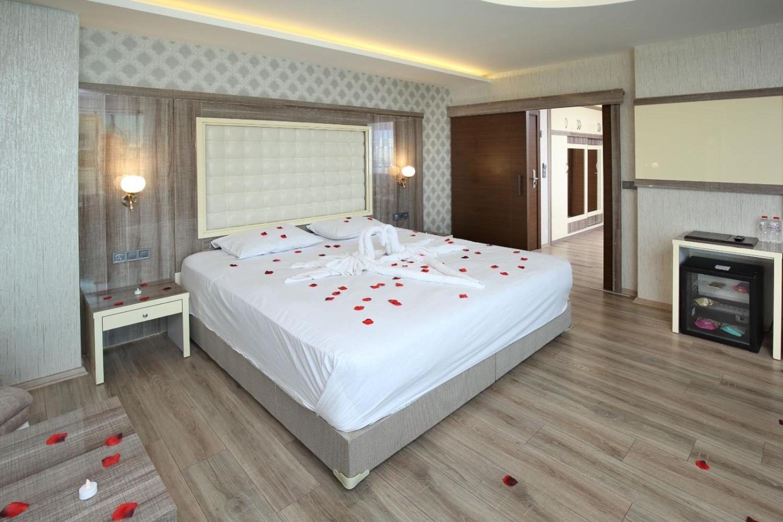 Adana Taskoeprue Hotel Exterior photo
